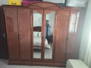 Armario ropero antiguo de madera