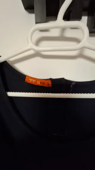 Vestido con volante y ciclista