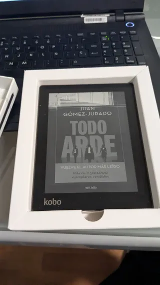 Ebook Kobo Aura Negro Con golpe parte superior