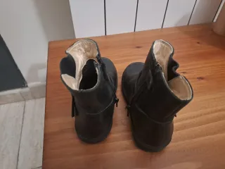 Conj. Botas piel niña gris, negras talla 22,24, 27