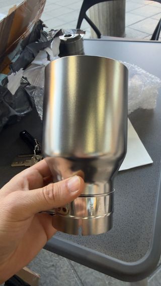 Boca de tubo de escape universal