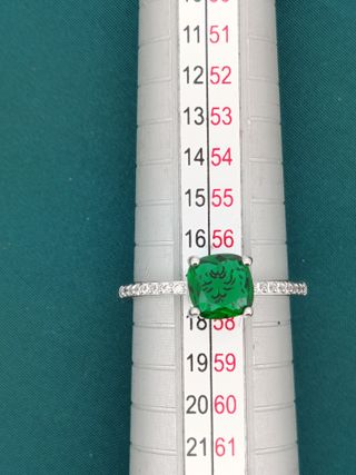 Anillo con Piedra Verde, talla española 17.