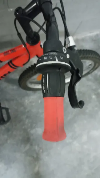 Bicicleta infantil B'TWIN roja