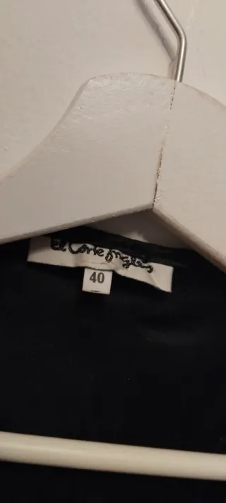 Blusa cruzada de encaje