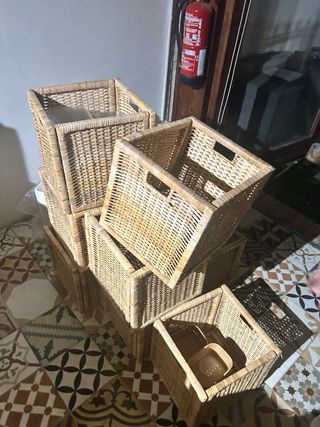 Cestas de mimbre apilables hay 10