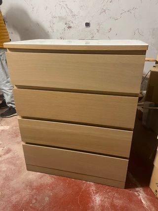 Cómoda Malm Roble 4 Cajones Cristal Blanco