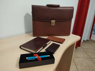Set Regalo Pelle: Cartella, Portafoglio, Penna