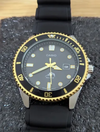 Casio Marlin Duro Reloj Dorado y Negro