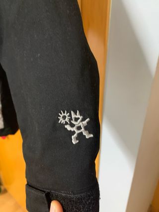 Anorak Urban Outfitters Negro y Gris