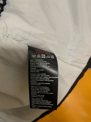 Anorak Urban Outfitters Negro y Gris