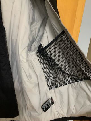 Anorak Urban Outfitters Negro y Gris