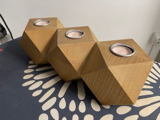 Candelabro de madera con 3 portavelas