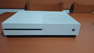Xbox One S bianca
