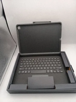 Zagg Pro Keys con Trackpad para iPad 10.2