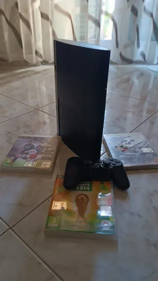 PlayStation 3 Super Slim 500GBhen