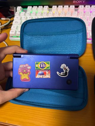 Nintendo DS Azul Oscuro + Funda + Juego