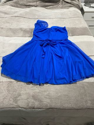 Vestido azul eléctrico de tul, un solo hombro