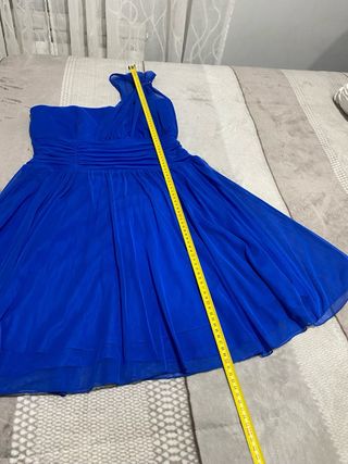 Vestido azul eléctrico de tul, un solo hombro