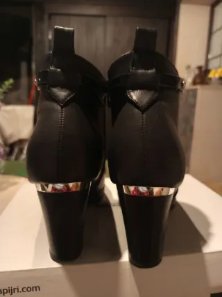 Botines negros talla 38 COKETT (cachalot)