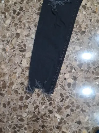 Vaqueros Pull&Bear negros rotos