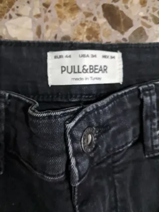 Vaqueros Pull&Bear negros rotos