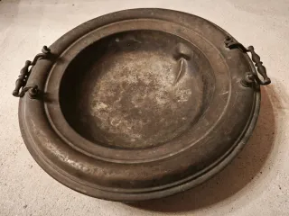 Brasero de cobre antiguo con asas