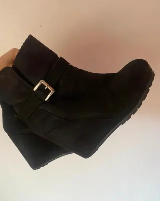 Botines cuña ante negro