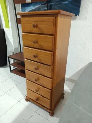 Sinfonier de pino con 7 cajones