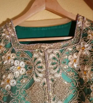 Vestido de fiesta verde y dorado