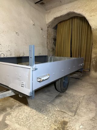 Remolque ligero con papeles