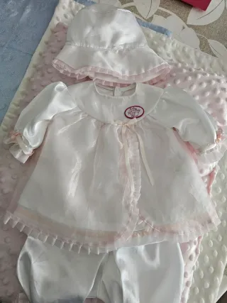 Vestido de bautizo de muñeca