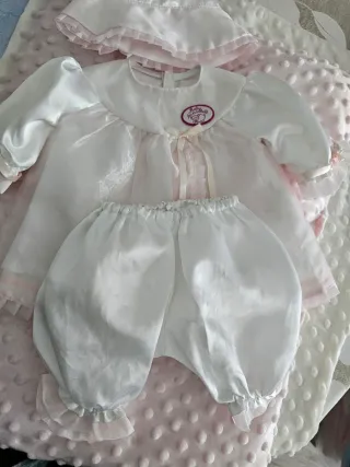 Vestido de bautizo de muñeca