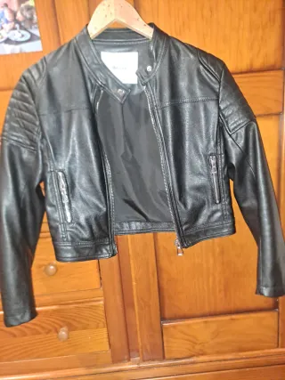 Cazadora cuero Bershka negra