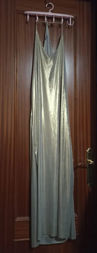 Vestido largo dorado champán