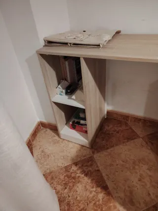 Escritorio madera y blanco. Merece la pena.