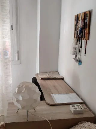 Escritorio madera y blanco. Merece la pena.