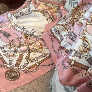 Pañuelo tacto seda 90x90cm estampado. 8 variados