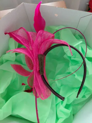 Tocado hecho a mano para eventos, utilizado un día