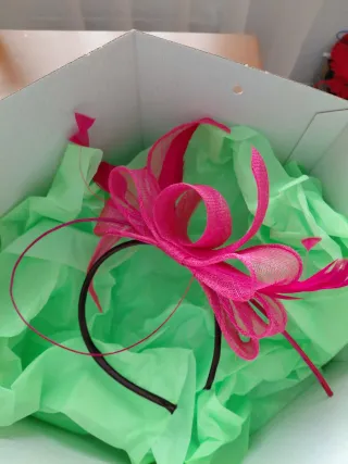 Tocado hecho a mano para eventos, utilizado un día