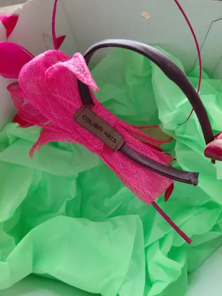 Tocado hecho a mano para eventos, utilizado un día