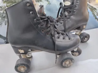 Patines Clásicos Negros Años 70