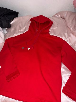 Sudadera con capucha roja