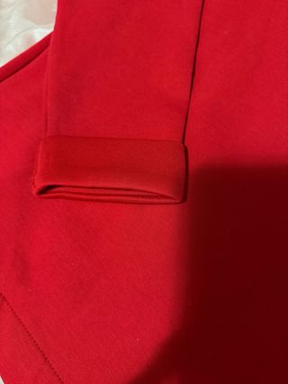 Sudadera con capucha roja