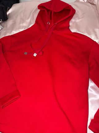 Sudadera con capucha roja