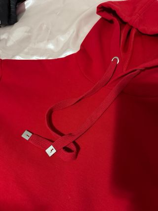 Sudadera con capucha roja