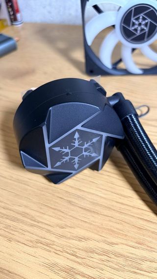 SilverStone VIDA 120 Slim – Refrigeración líquida