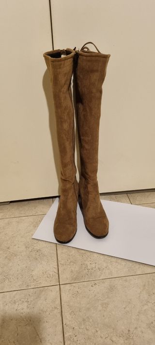 Stivali alti sopra il ginocchio marroni