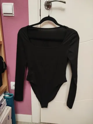 Body negro manga larga escote cuadrado