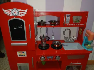 Cocinita infantil roja