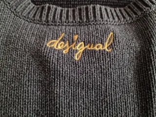 Jersey mujer Desigual y Vaqueros Bershka